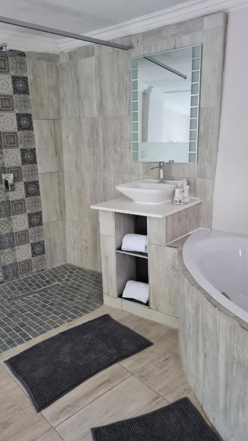 Cozy Kosmos Bed & Breakfast Hartbeespoort Oda fotoğraf